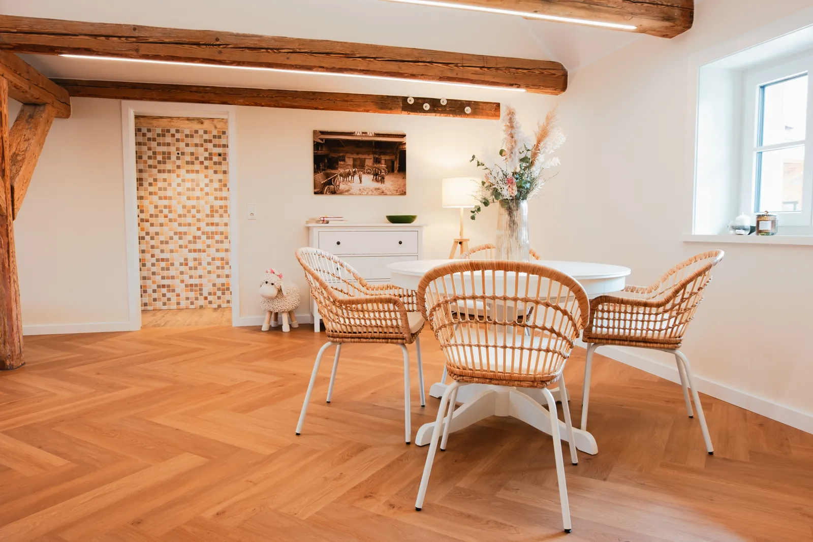 Apartment Anna: Essbereich unterm Giebel