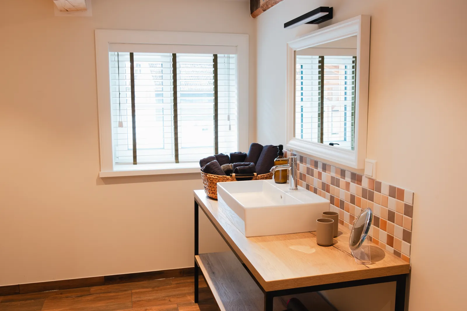 Apartment Anna: Badezimmer mit Waschtisch